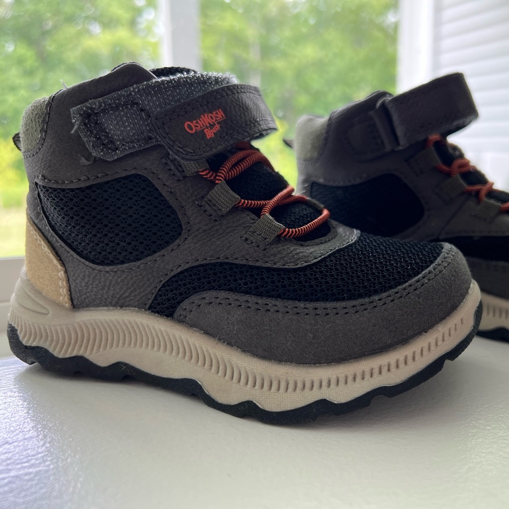 Toddler size 8 boots . OshKosh bgosh. Worn 1x, excellent condition !